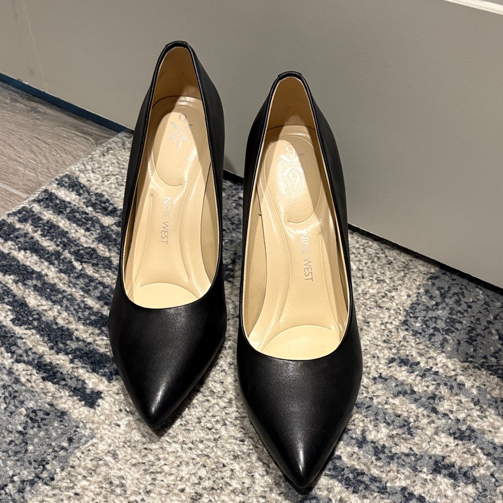 Nine West Black Pointed Toe Leather Pumps